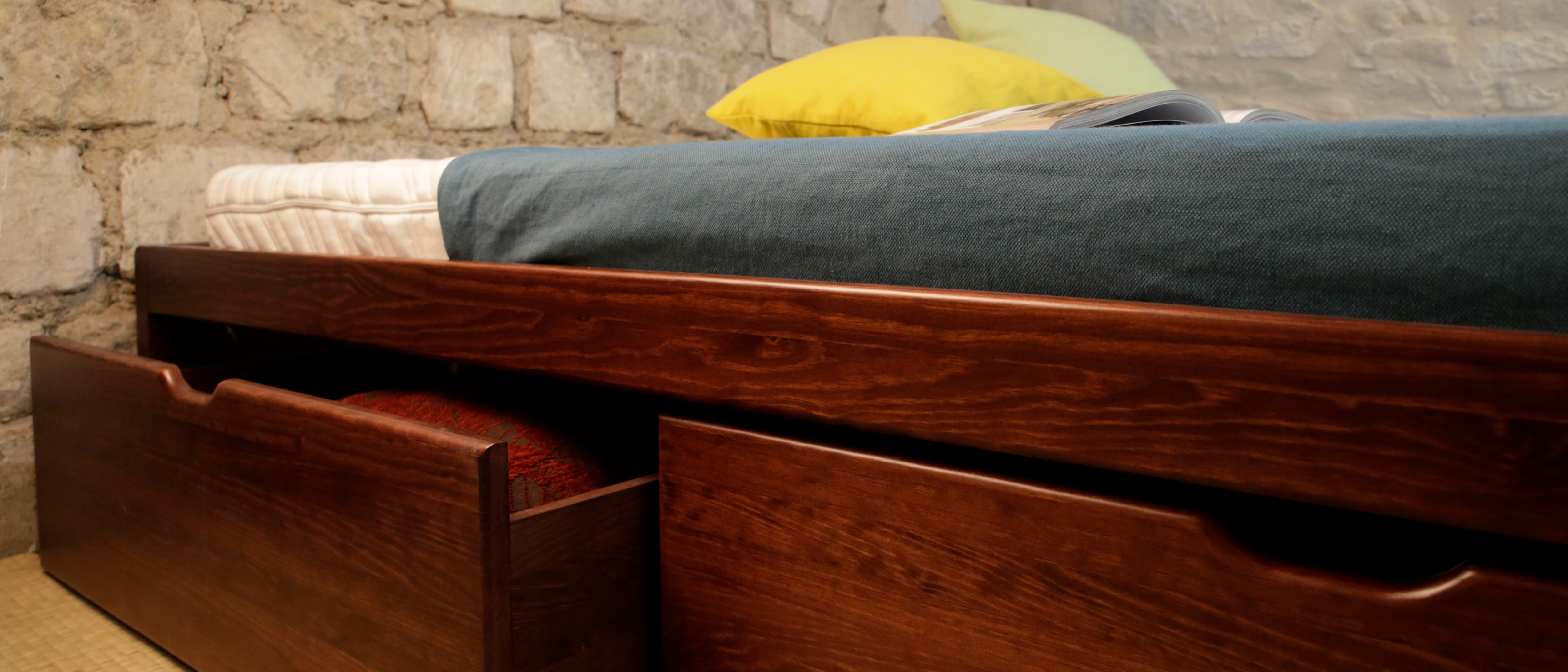 Lit tiroir Massako avec finition chêne naturel